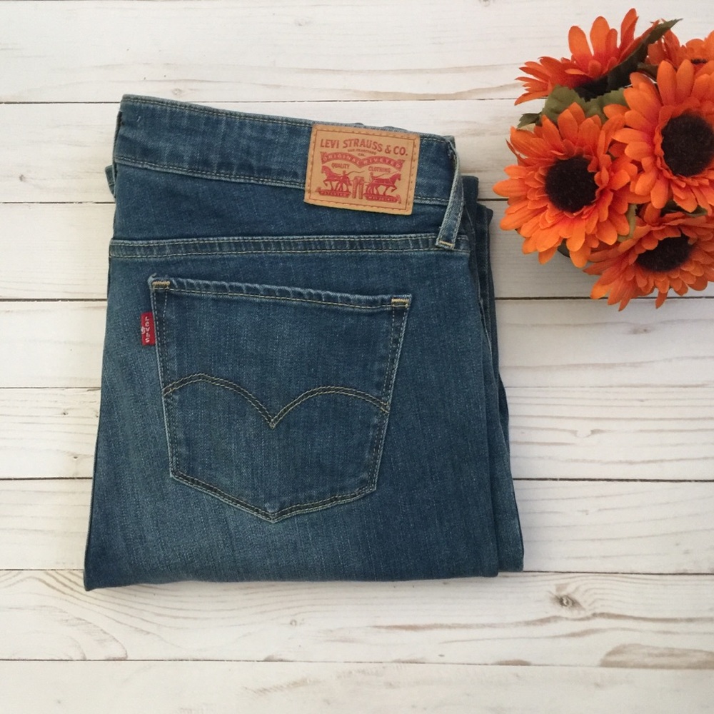 Levi’s Women’s 712 Slim Medium Wash Skinny Jeans